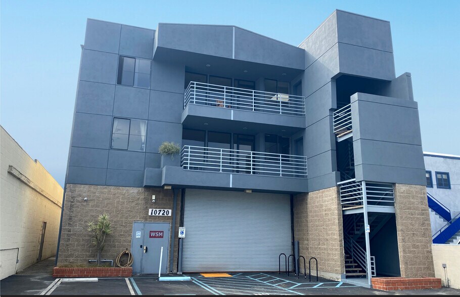 Primary Photo Of 10720 Mccune Ave, Los Angeles Office For Lease