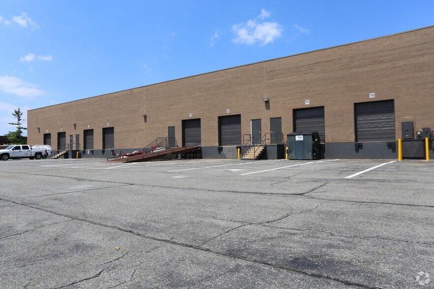More Photos Of 5001 Forbes Blvd, Lanham Flex For Lease