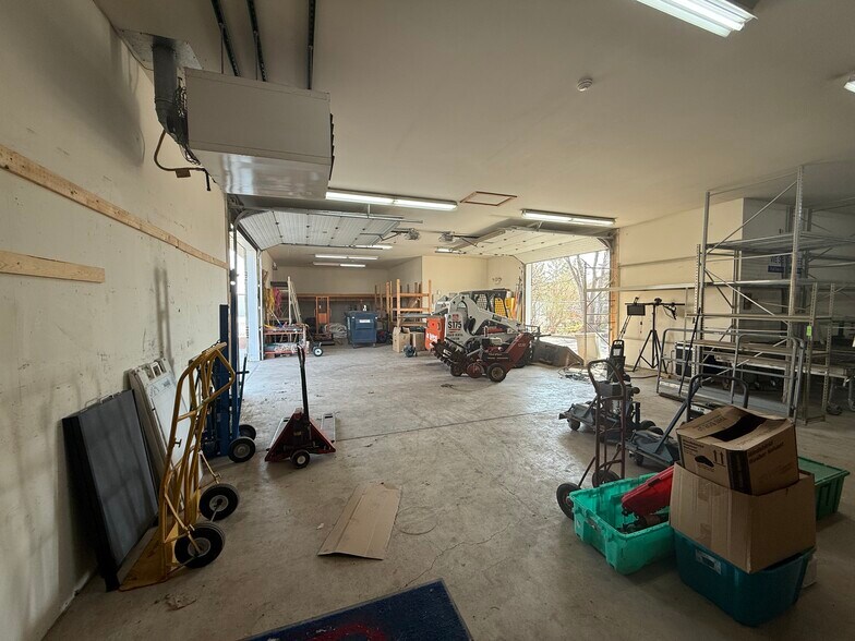 More Photos Of 1262 S Bridge St, Yorkville Service For Sale