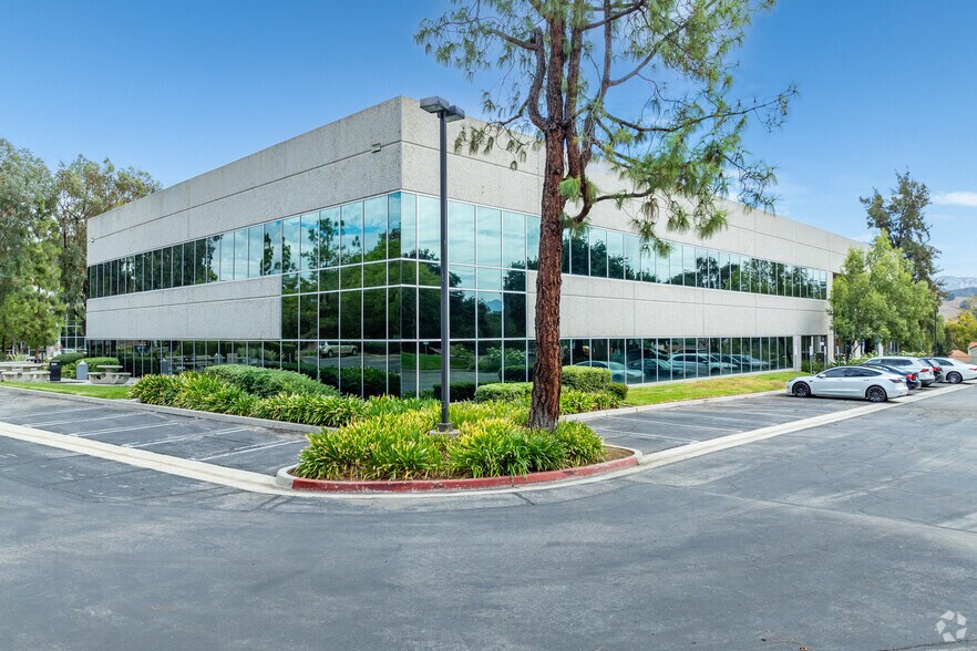 More Photos Of 26775 Malibu Hills Rd, Calabasas Office For Lease