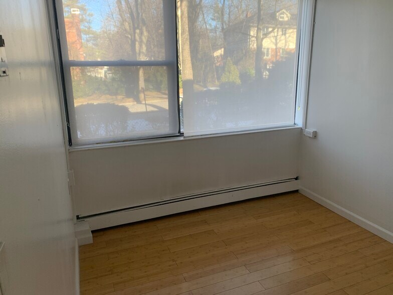 More Photos Of 350 Northern Blvd, Great Neck Office For Lease