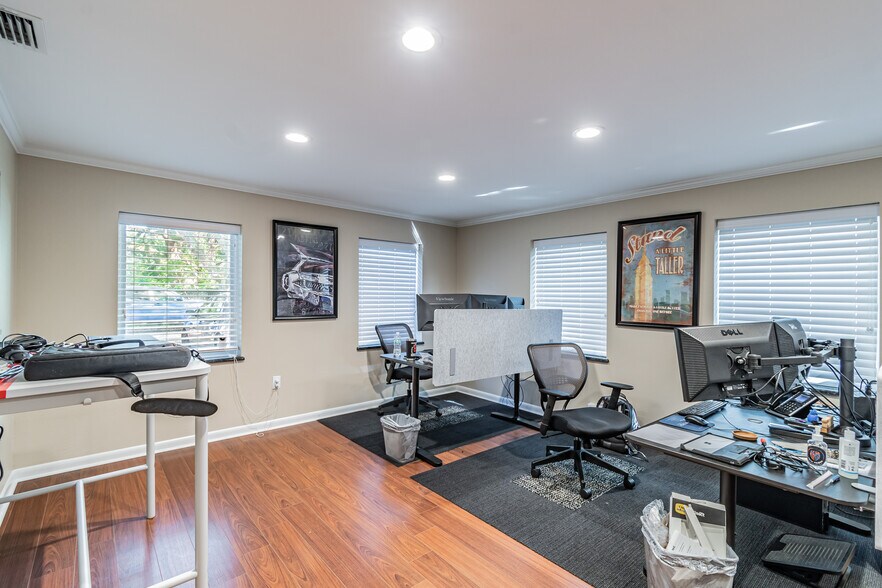 More Photos Of 110 Crenshaw Lake Rd, Lutz Office For Lease