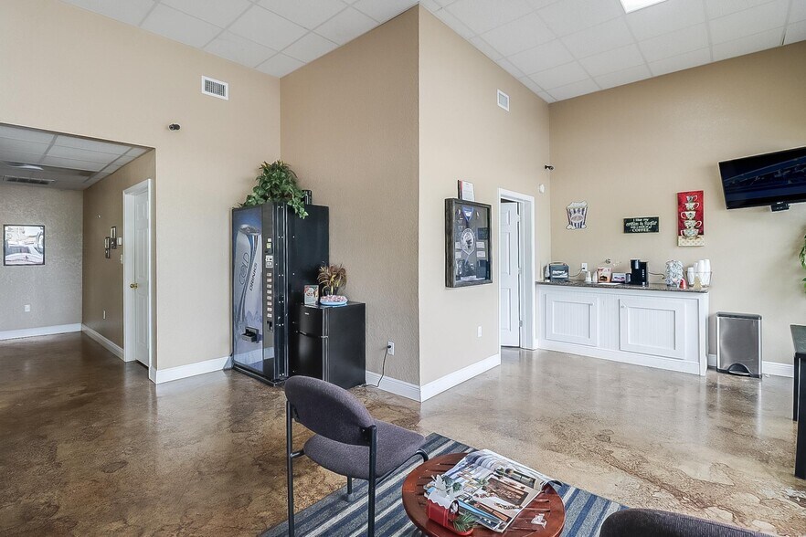 More Photos Of 4283 Popps Ferry Rd, Diberville Auto Repair For Sale