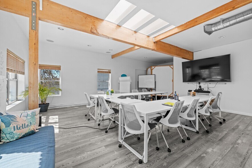 More Photos Of 513 Boccaccio Ave, Venice Office For Lease