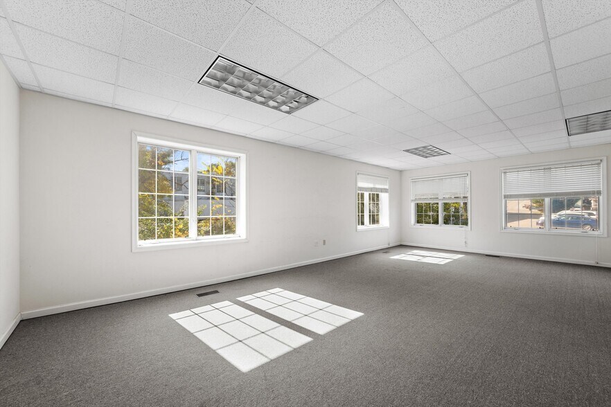 More Photos Of 225 E Pall Mall St, Winchester Flex For Sale