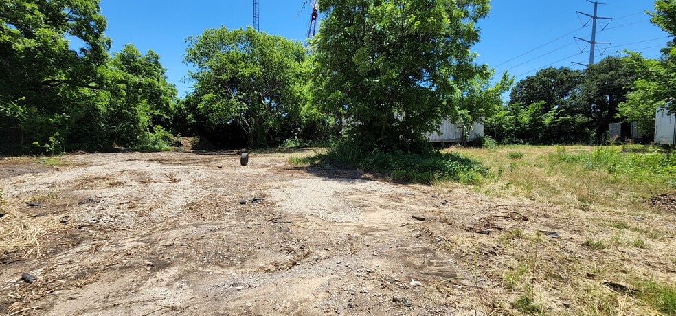 More Photos Of 7305 Julius Schepps Fwy, Dallas Warehouse For Lease