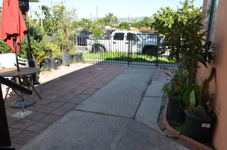 More Photos Of 5909 Whitnall Hwy, Valley Village Apartments For Sale