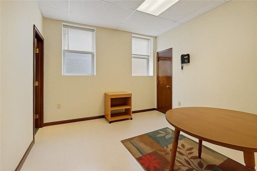 More Photos Of 29 E Beau St, Washington Medical For Sale