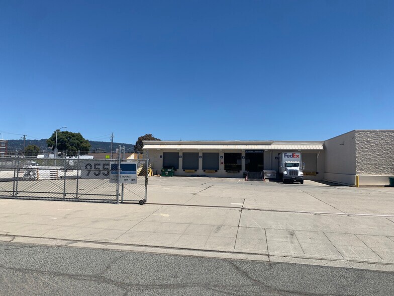 More Photos Of 955 Kennedy St, Oakland Warehouse For Lease