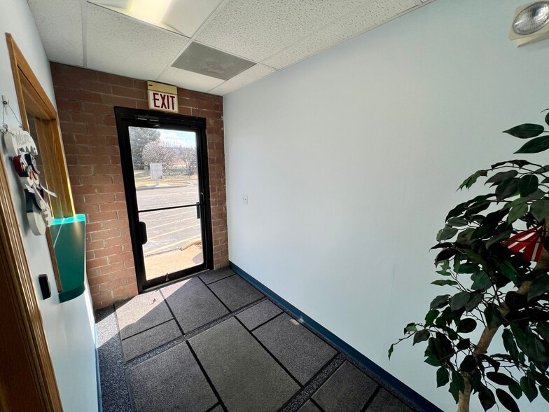 More Photos Of 500 Park Ave, Lake Villa Warehouse For Sale