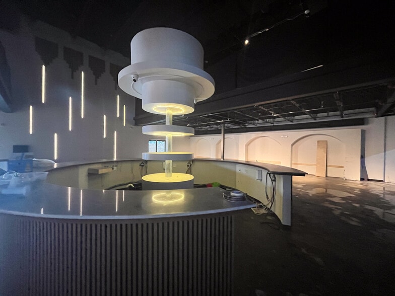 More Photos Of 5316 Washington Ave, Houston Bar For Lease