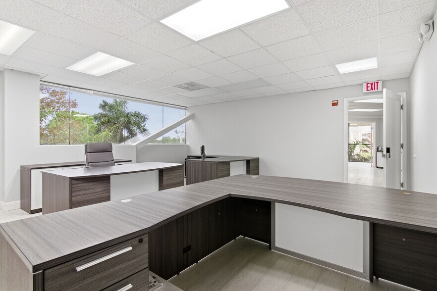 More Photos Of 1640 W Oakland Park Blvd, Fort Lauderdale Office For Sale