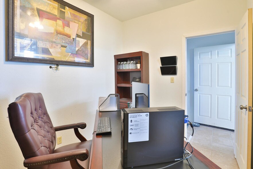 More Photos Of 10762 Montana Ave, El Paso Auto Repair For Sale