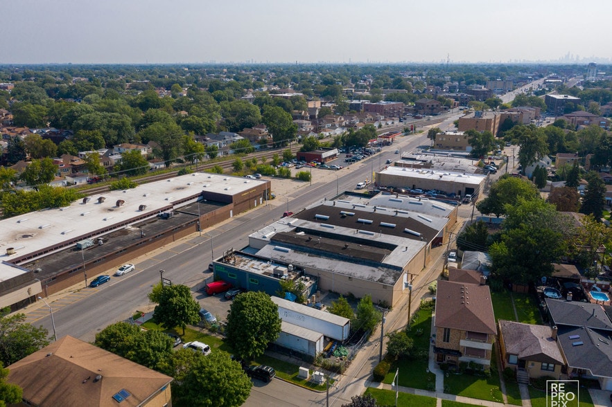 More Photos Of 7829-7839 W Grand Ave, Elmwood Park Warehouse For Lease