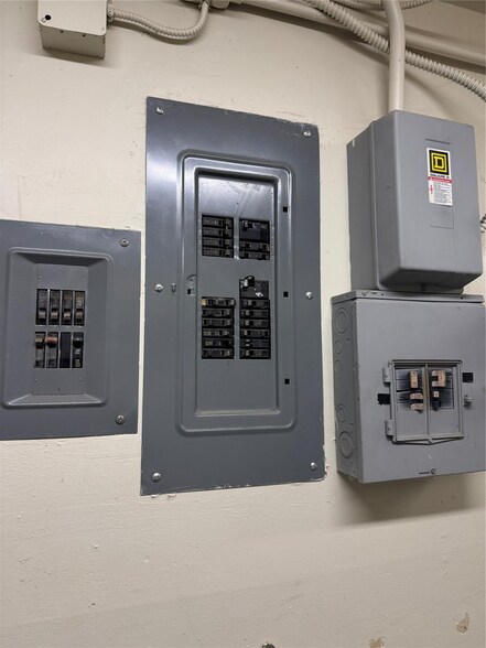 More Photos Of 1300 Liberty School Rd, Azle General Retail For Lease