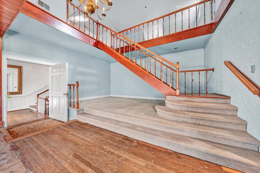 More Photos Of 934 Commander Dr, Roanoke Specialty For Sale