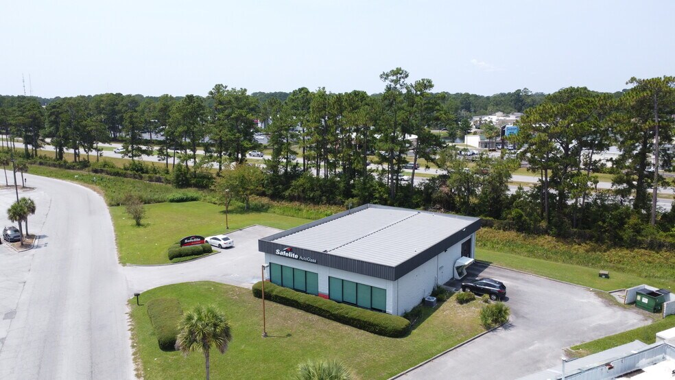 More Photos Of 700 Mall Blvd, Brunswick Auto Repair For Sale