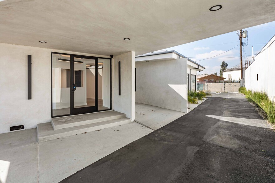 More Photos Of 8809 Sunland Blvd, Sun Valley Medical For Lease