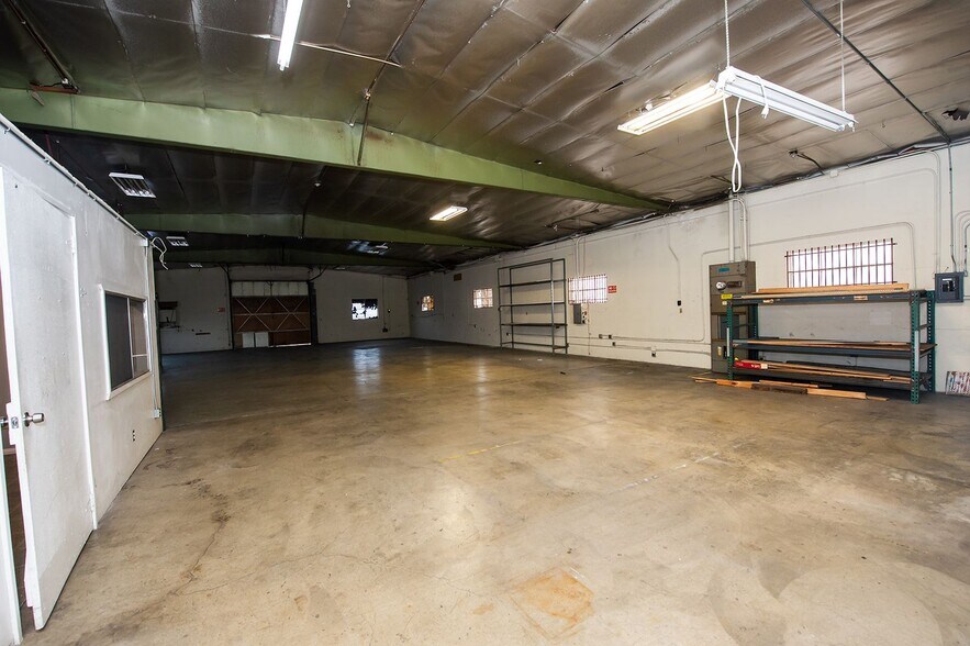 More Photos Of 992 W 9th St, Upland Warehouse For Lease