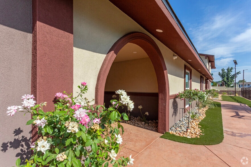 More Photos Of 1223 N Sylmar Ave, Fresno Apartments For Sale