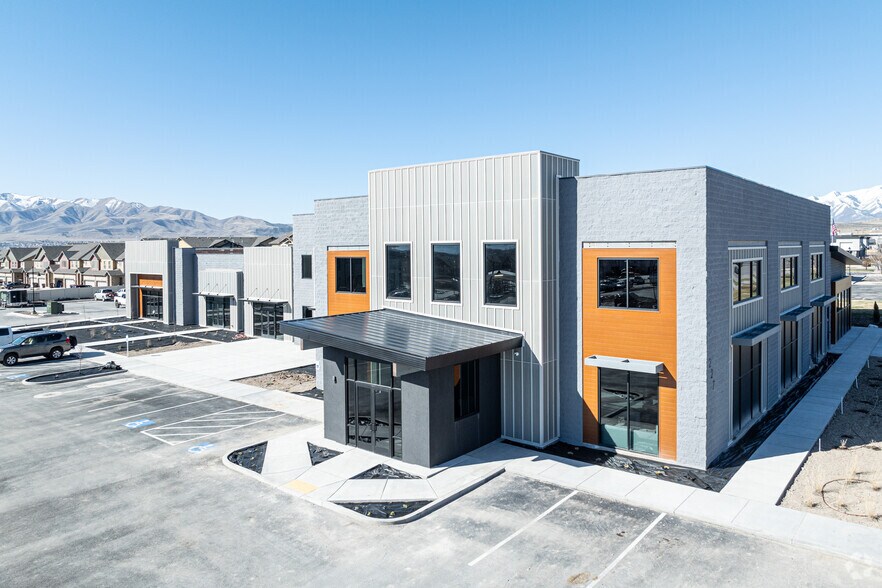 More Photos Of 227 E Crossroads Blvd, Saratoga Springs General Retail For Sale