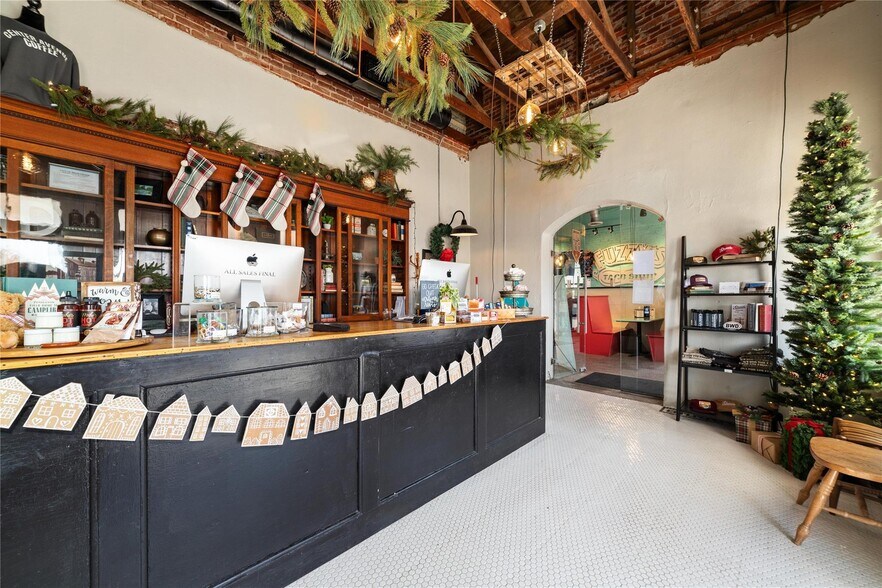 More Photos Of 508 N Center Ave, Brownwood Department Store For Sale