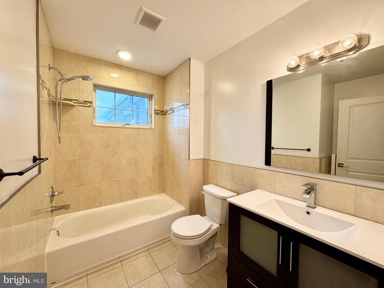 More Photos Of 1014 E Moyamensing Ave, Philadelphia Multifamily For Sale