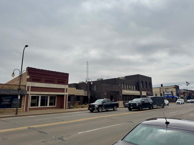 More Photos Of 130 S Knowles Ave, New Richmond Office For Lease