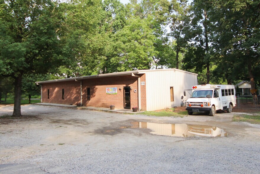 More Photos Of 816 Congress St N, York Daycare Center For Sale