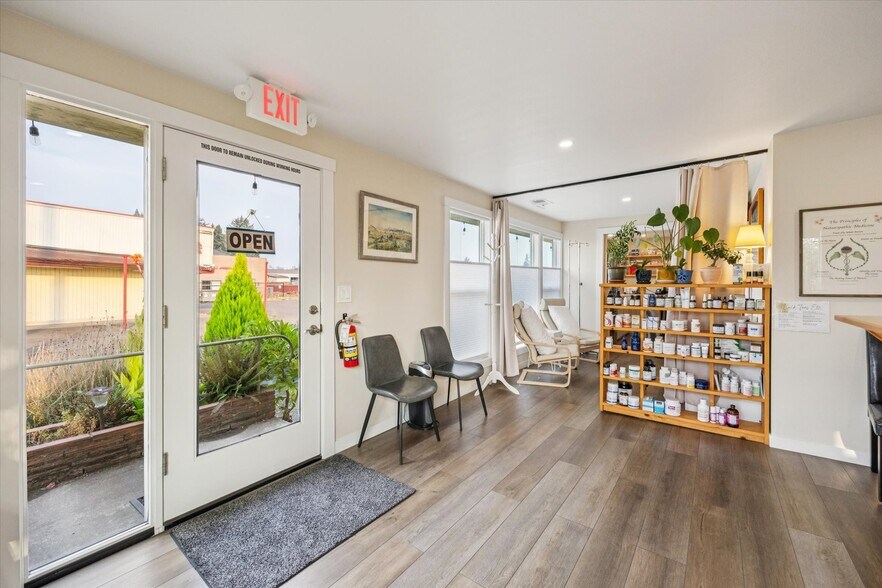 More Photos Of 615 SE 1st Ave, Canby Office For Sale