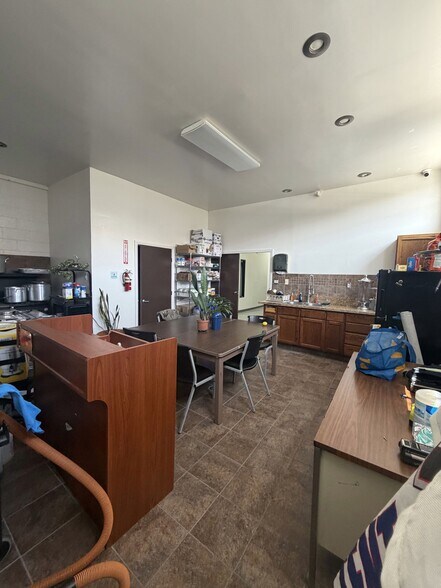 More Photos Of 1036 E Compton Blvd, Compton Storefront Retail Office For Lease