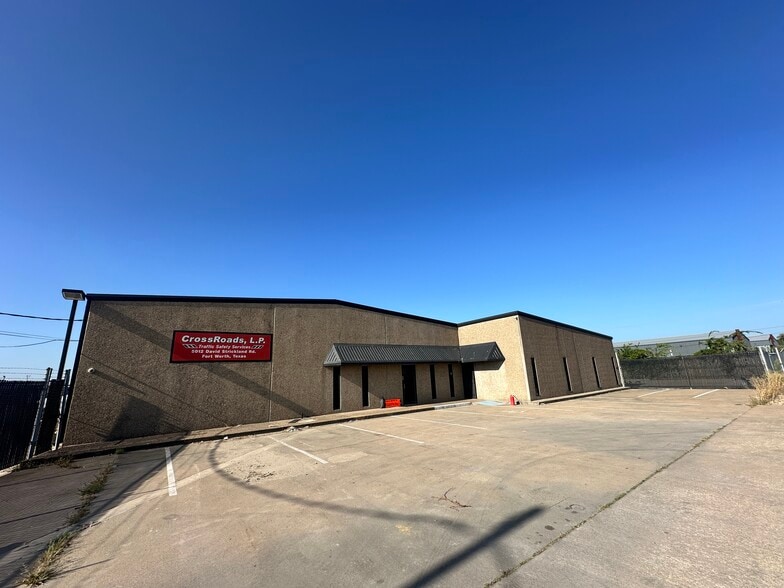 More Photos Of 5012 David Strickland Rd, Fort Worth Warehouse For Lease