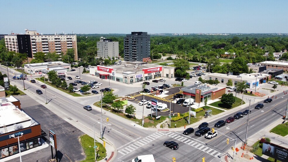 More Photos Of 467 Wharncliffe Rd S, London General Retail For Lease