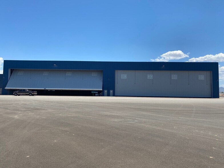 More Photos Of 4453 E Mallory Cir, Mesa Airplane Hangar For Lease