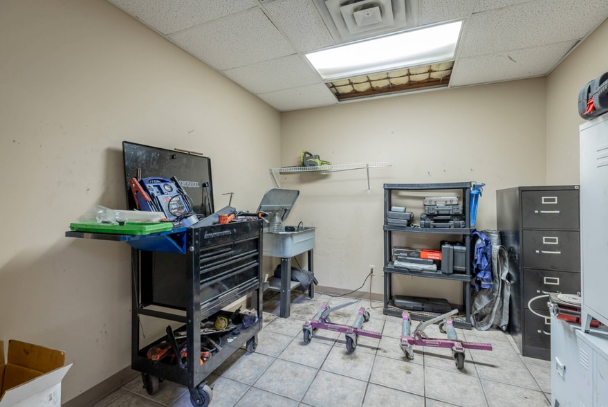 More Photos Of 218 Industrial Park Dr, Soddy Daisy Light Distribution For Sale