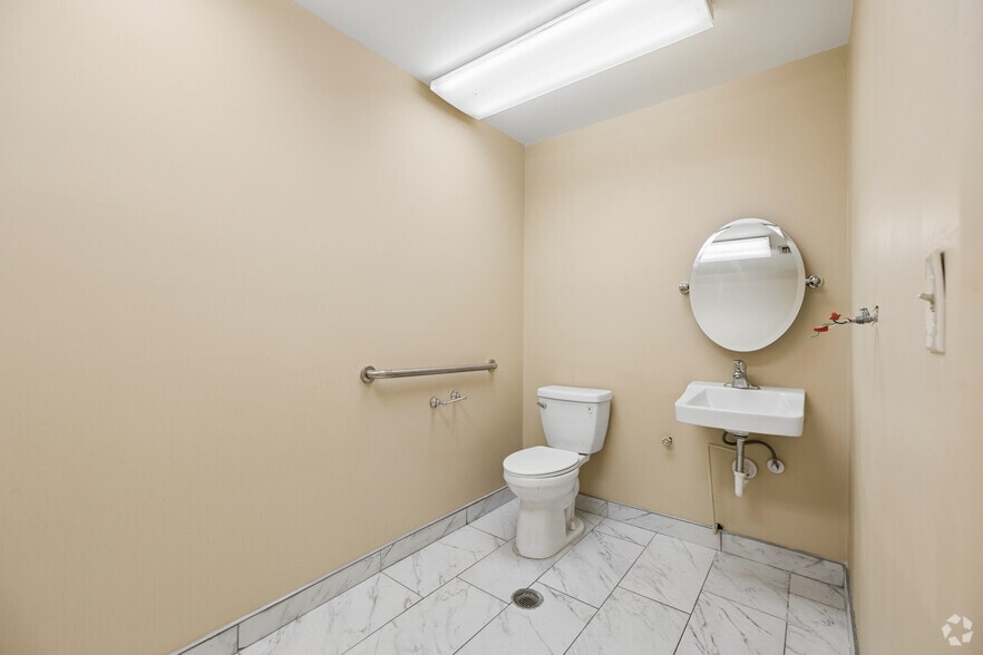 More Photos Of 5991 Anglers Ave, Fort Lauderdale Bank For Lease