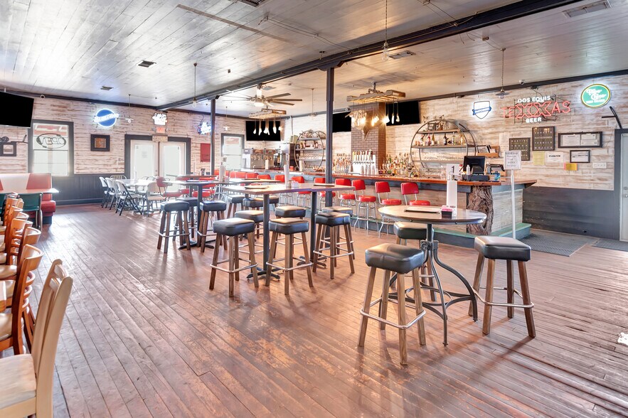 More Photos Of 321 Kolle Road, Inez General Retail For Sale