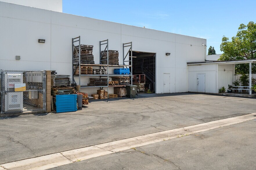 More Photos Of 14291 Commerce Dr, Garden Grove Manufacturing For Sale