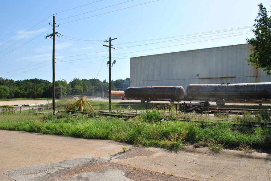 More Photos Of 220 Progress Blvd, Longview Warehouse For Sale