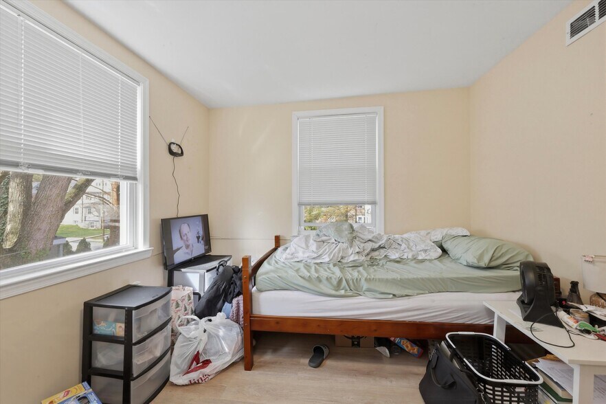 More Photos Of 24 W Stewart Ave, Lansdowne Specialty For Sale