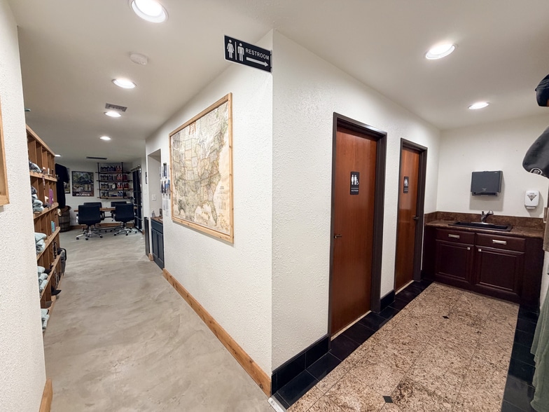 More Photos Of 16135 College Oak Dr, San Antonio Research And Development For Sale