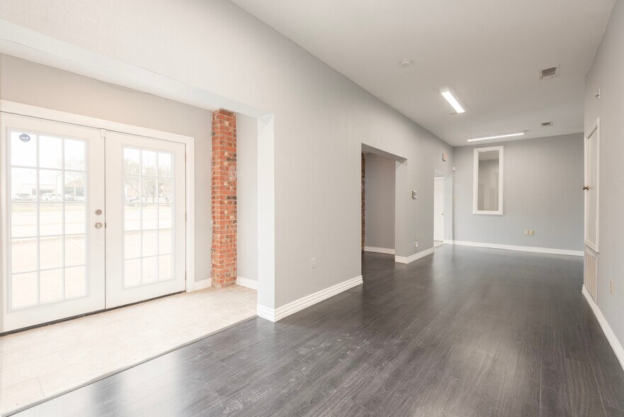 More Photos Of 9638 Greenville Ave, Dallas Office For Lease