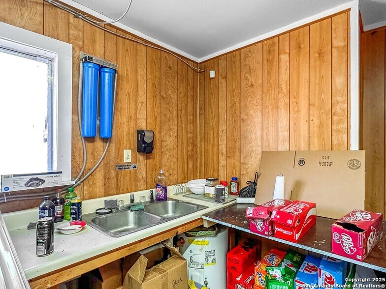 More Photos Of 702 Avenue H, Poteet Freestanding For Sale