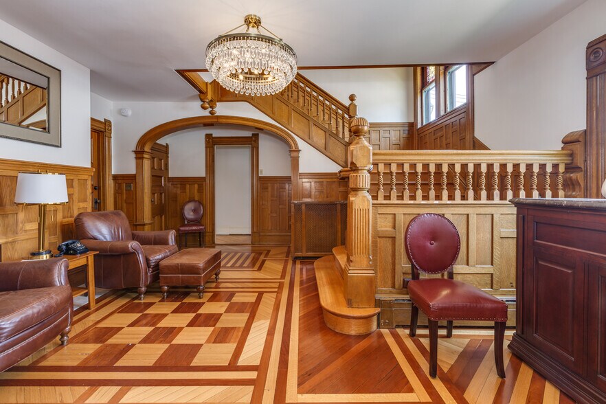 More Photos Of 84 Bay St, Manchester Office Residential For Lease