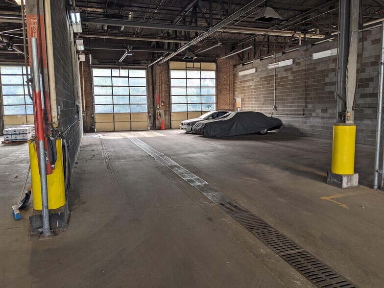More Photos Of 4811 Harlem Ave, Berwyn Chemical Oil Refinery For Lease