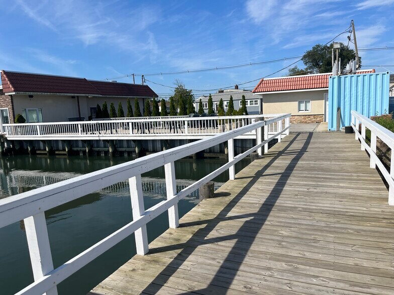 More Photos Of 95 Hudson Ave, Freeport Restaurant For Sale