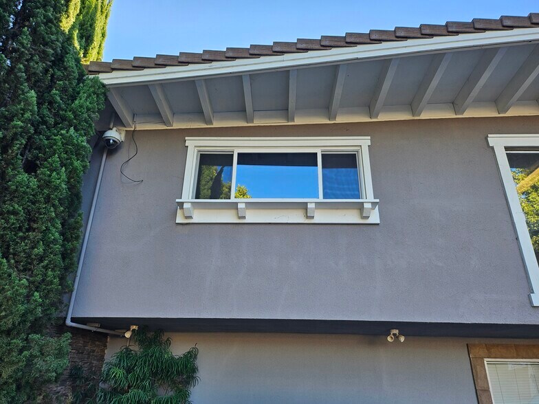 More Photos Of 15317 Paramount Blvd, Paramount Office For Lease