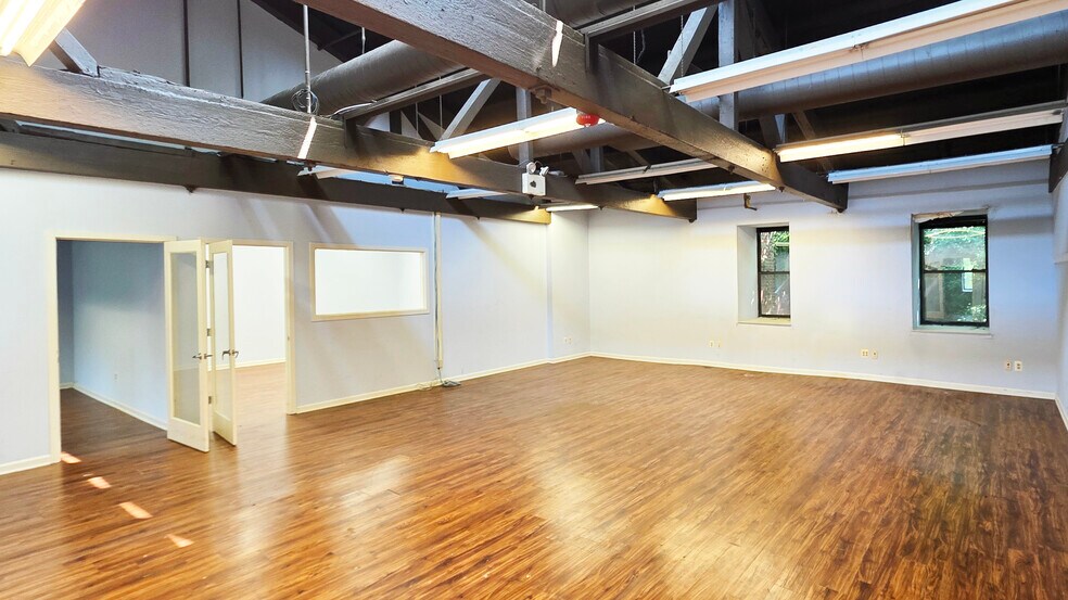 More Photos Of 3901 Main St, Philadelphia Office For Lease