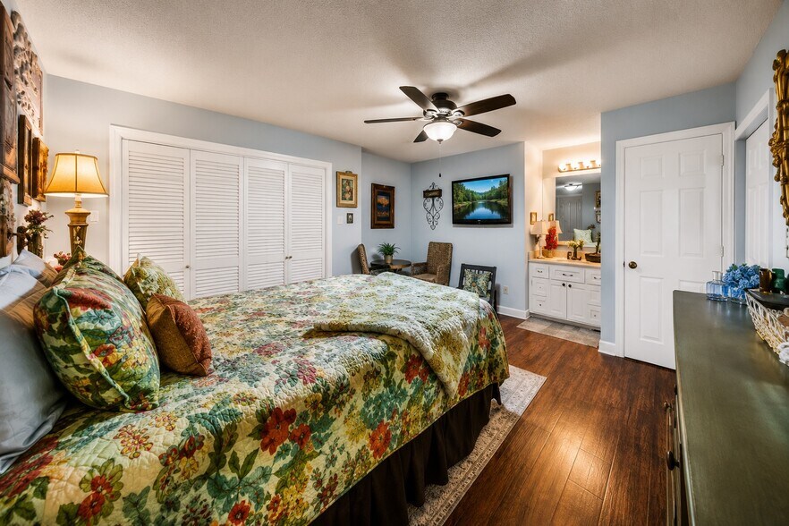 More Photos Of 208 Valley View Dr, Kerrville Lodge Meeting Hall For Sale