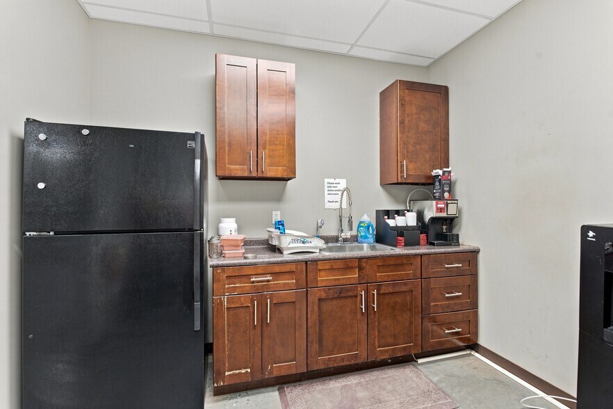 More Photos Of 6115 Robertson Ave, Nashville Warehouse For Lease